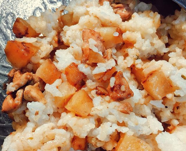 超简单下饭的土豆鸡丁焖饭的做法