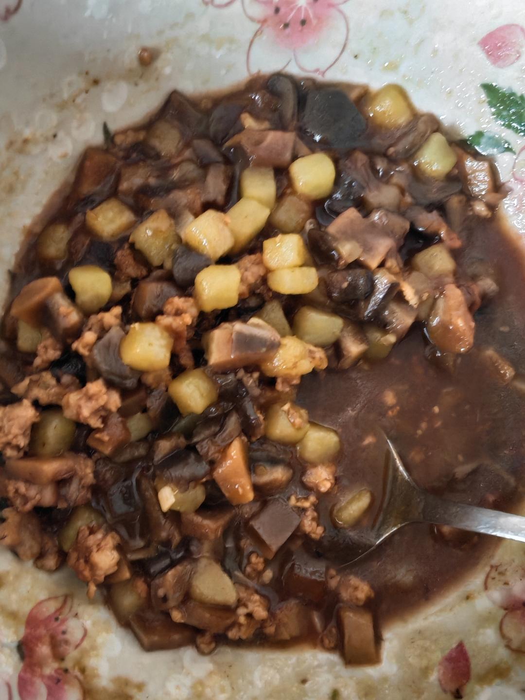 香菇土豆肉末盖浇饭