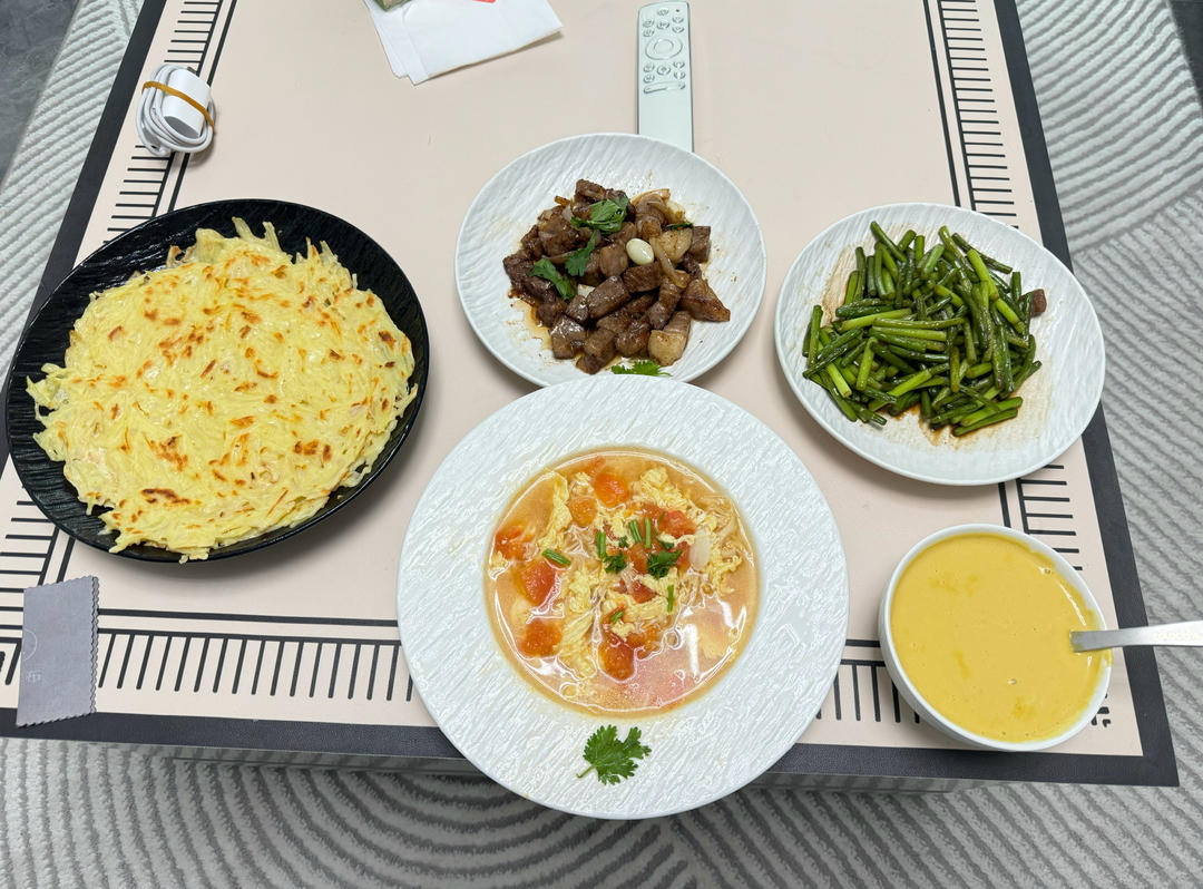 鲜美的西红柿金针菇汤🍲