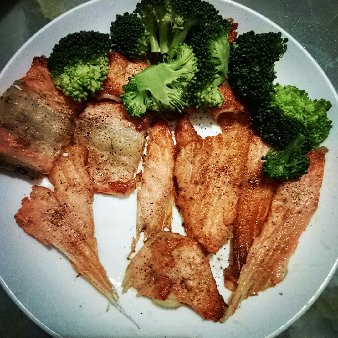 用户冉芷兮做的香煎三文鱼骨