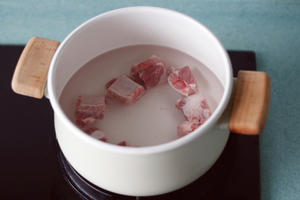 【营养月子餐】花生莲藕排骨汤-补充优质蛋白的做法 步骤3