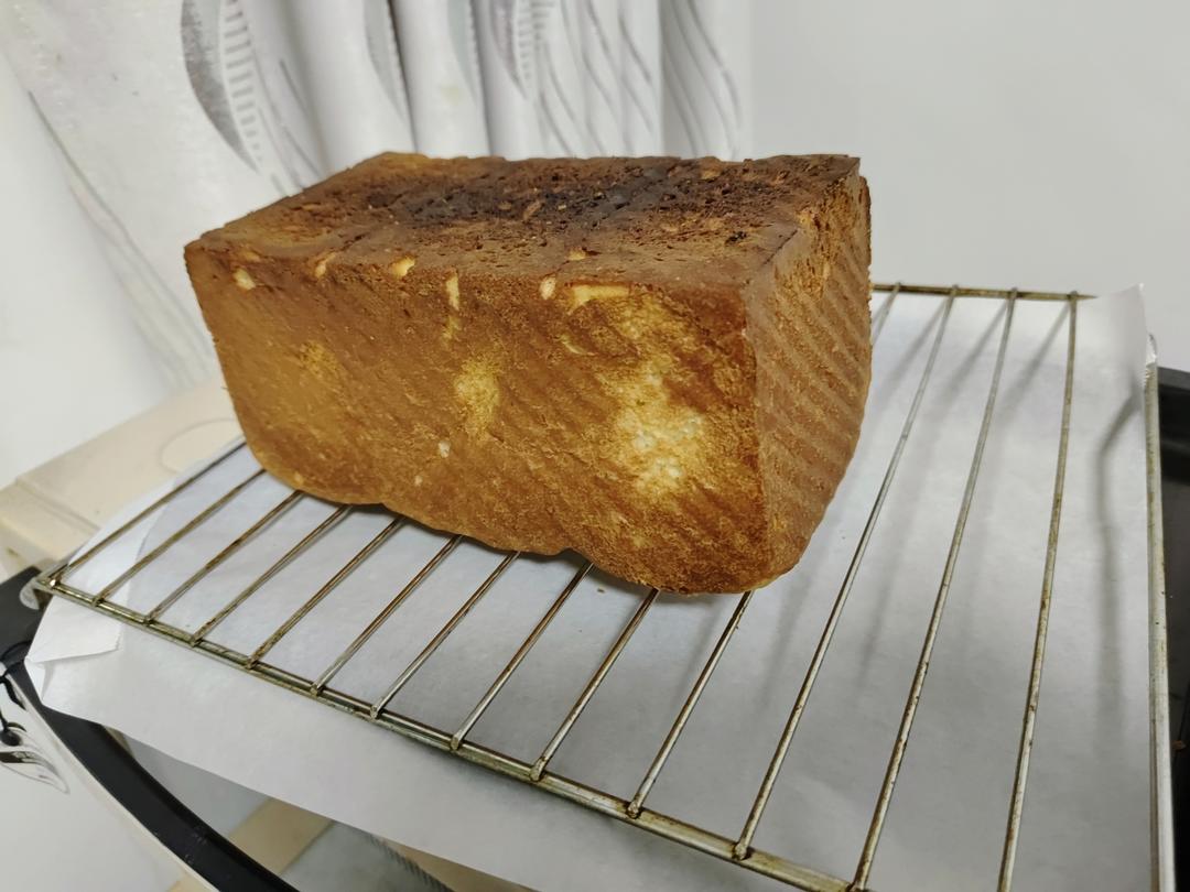 做一次就成功的牛奶吐司面包（手和面揉出手套膜）最后附全麦吐司