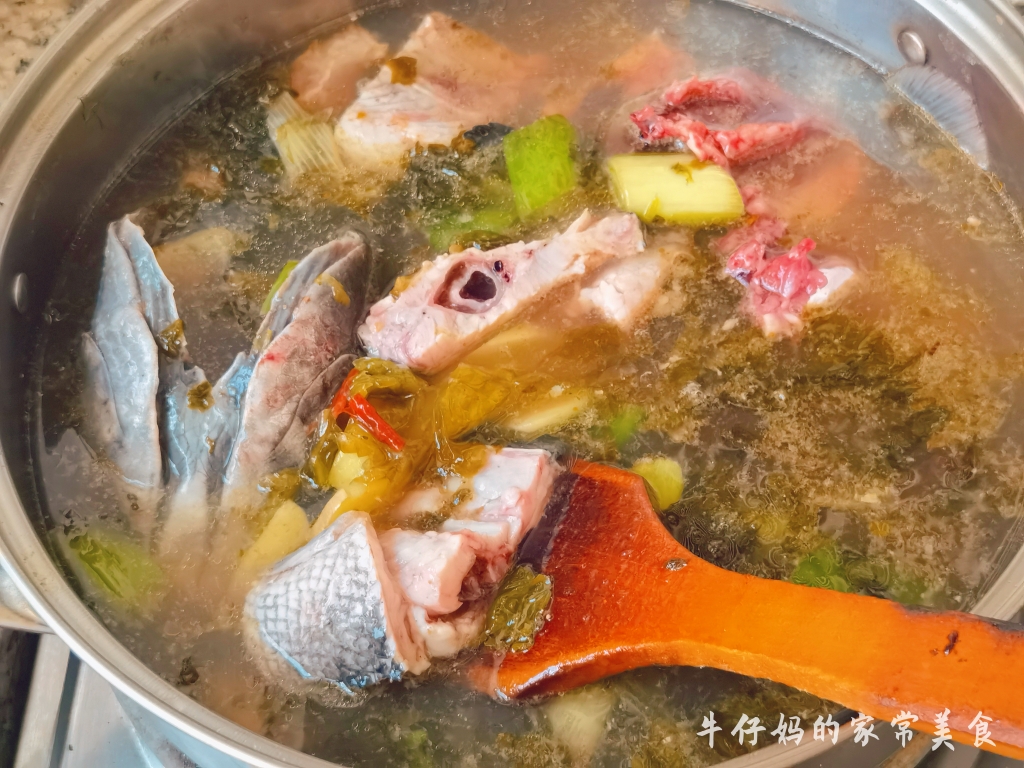 能喝汤的酸菜鱼的做法 步骤5