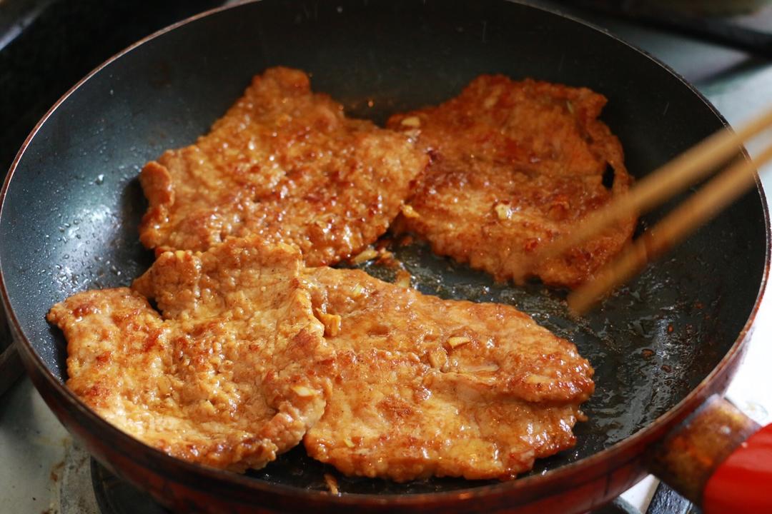 煎猪扒（超简单）和其他的猪扒在这食谱的最下面
