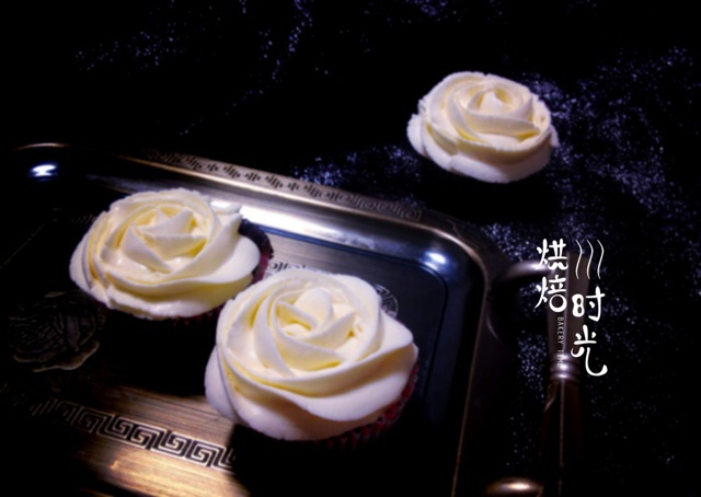 古典巧克力cupcake配马斯卡彭奶油霜