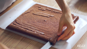 双重巧克力浓郁卷/香香香香···香喷喷的巧克力卷~/烘焙视频蛋糕篇10「中卷」的做法 步骤44
