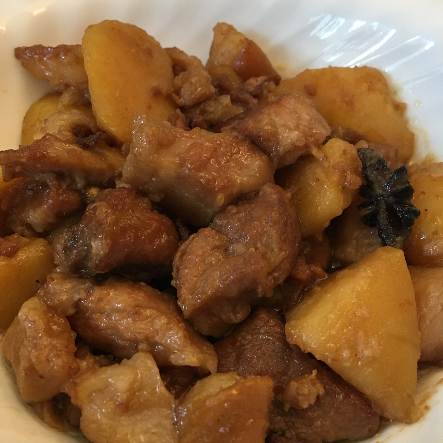 吃着碗里望着锅里的红烧肉