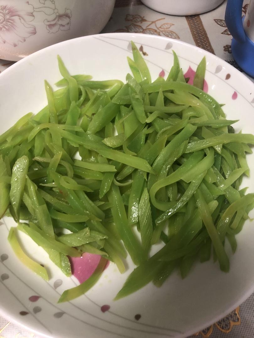 清炒莴笋丝