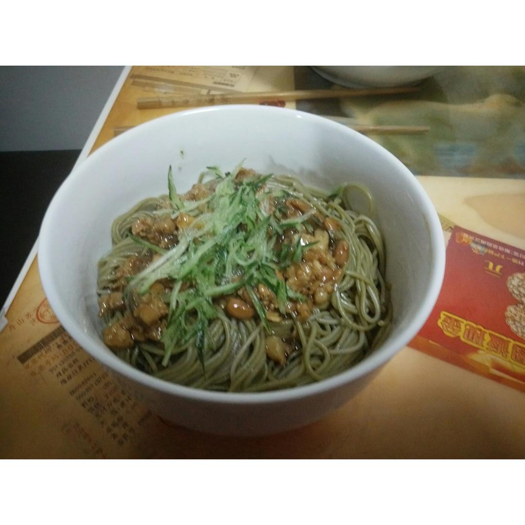 双面伊梦做的黄豆酱炸酱面