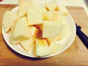 苹果枸杞大枣汤的做法 步骤1