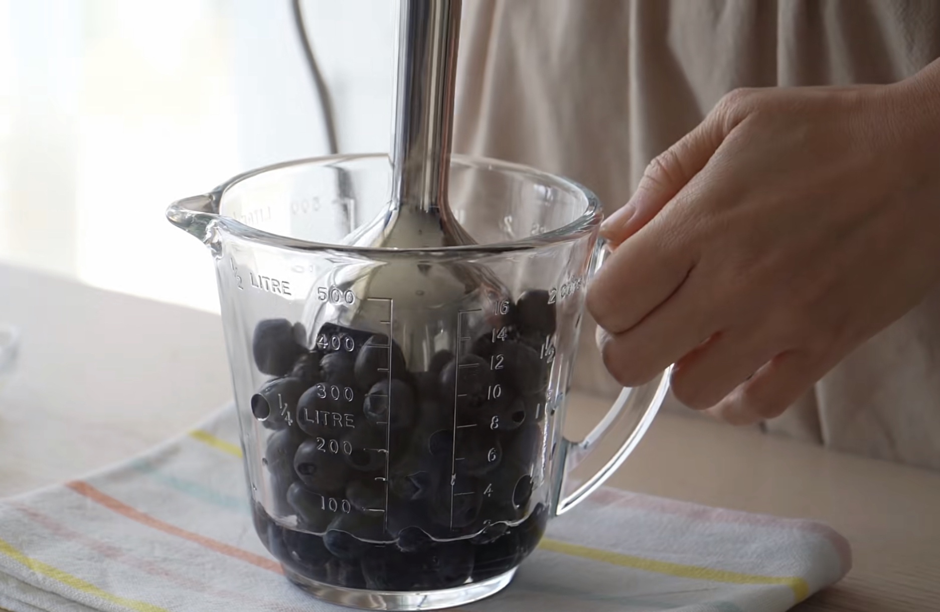 附蓝莓酱做法#低糖好吃的蓝莓奶油蛋糕～的做法 步骤1