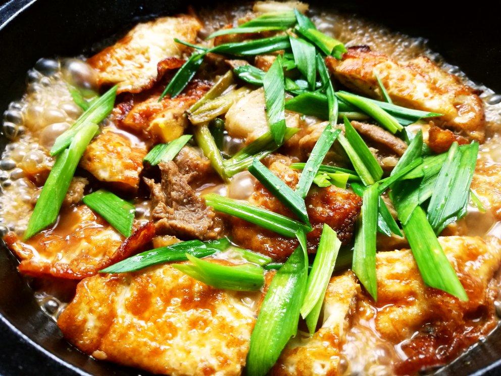 肥美的小猪做的拆骨肉焖荷包蛋