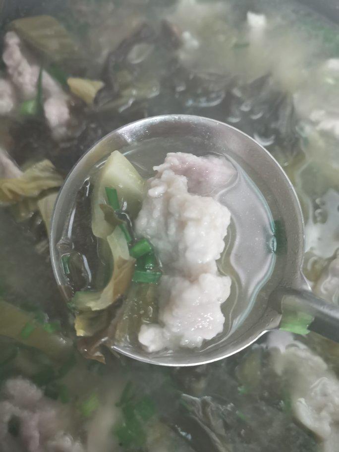开胃酸菜牛肉片汤