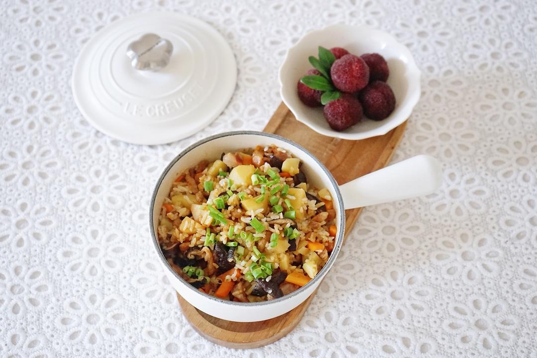 土豆香菇肉丝焖饭