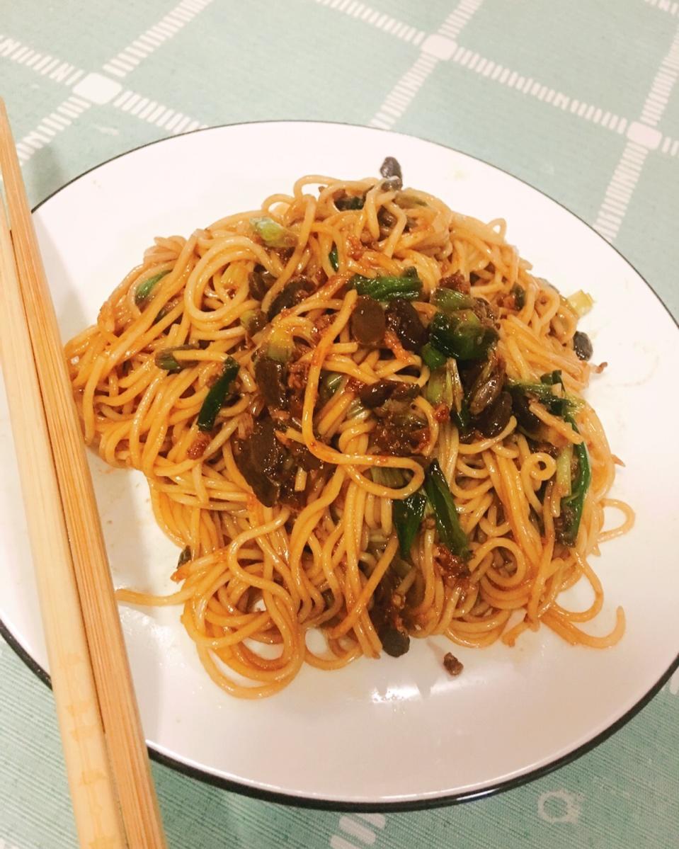 10分钟搞定的一碗葱油拌面