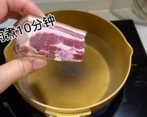 两碗米饭不够吃的春笋炒腊肉的做法 步骤3