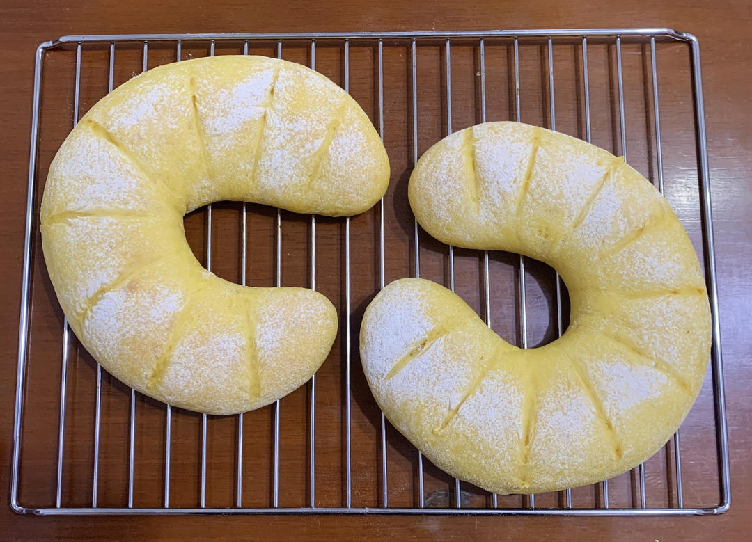 好吃到疯的南瓜奶酪软欧包