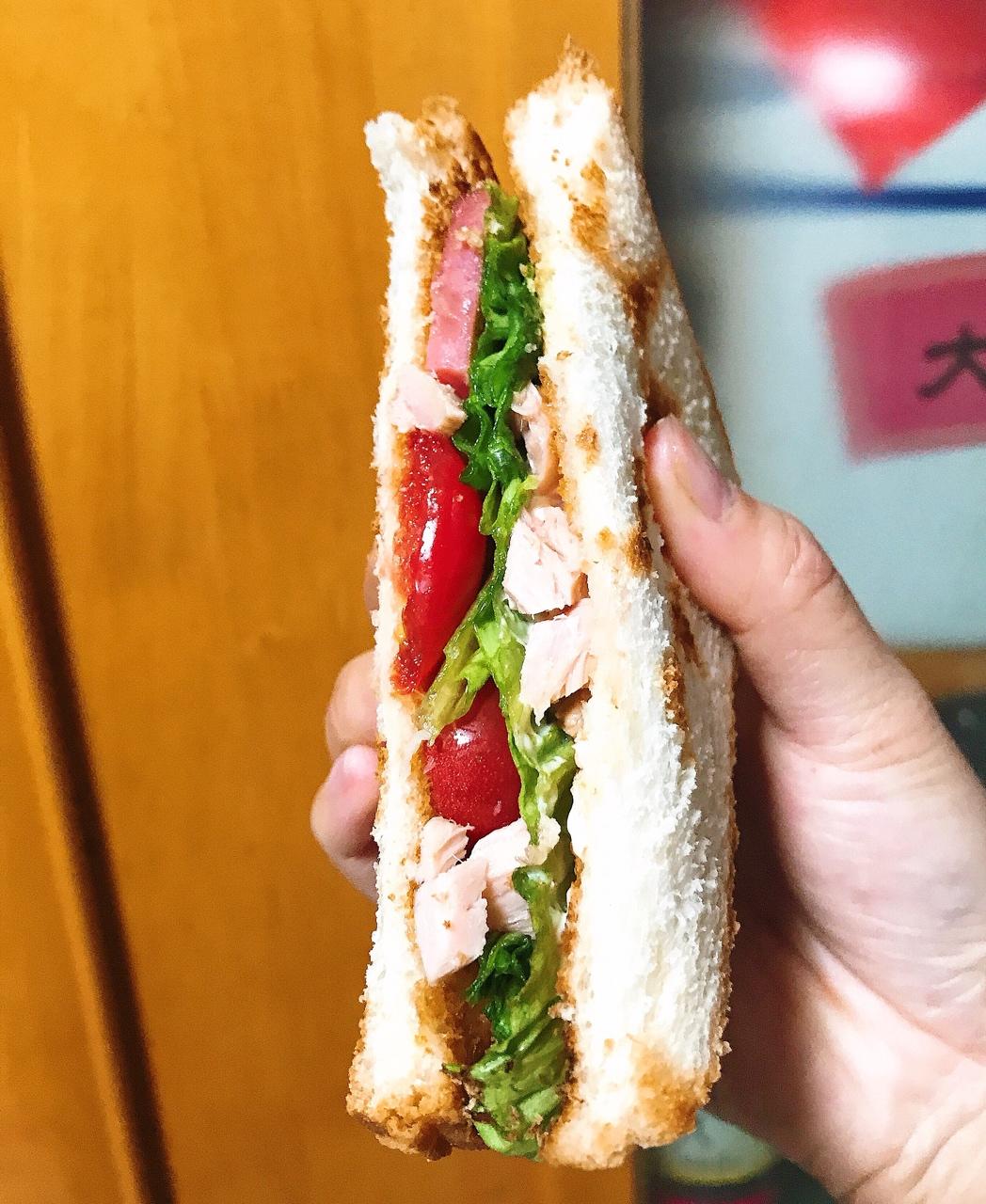 金枪鱼三明治