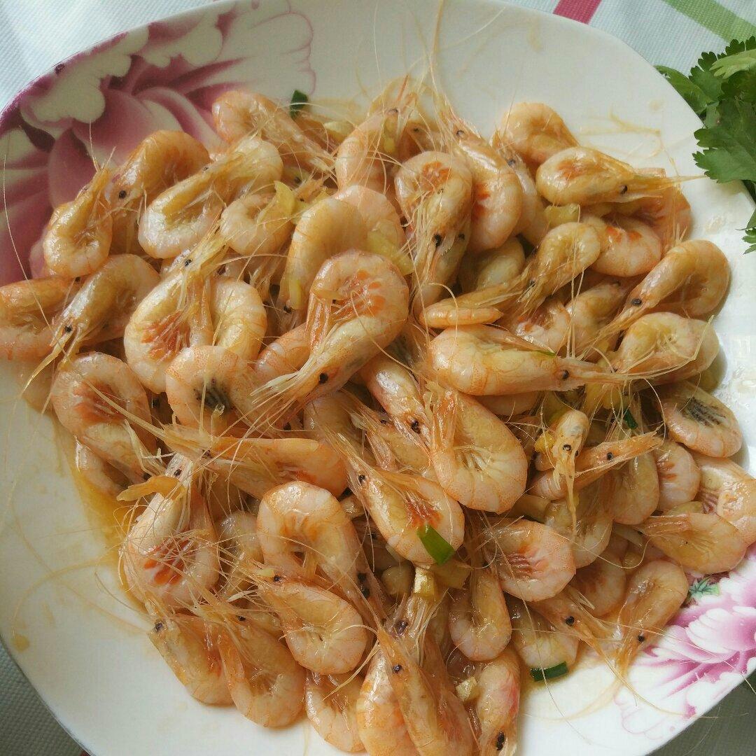 爱下厨的lala妈做的油爆白米虾