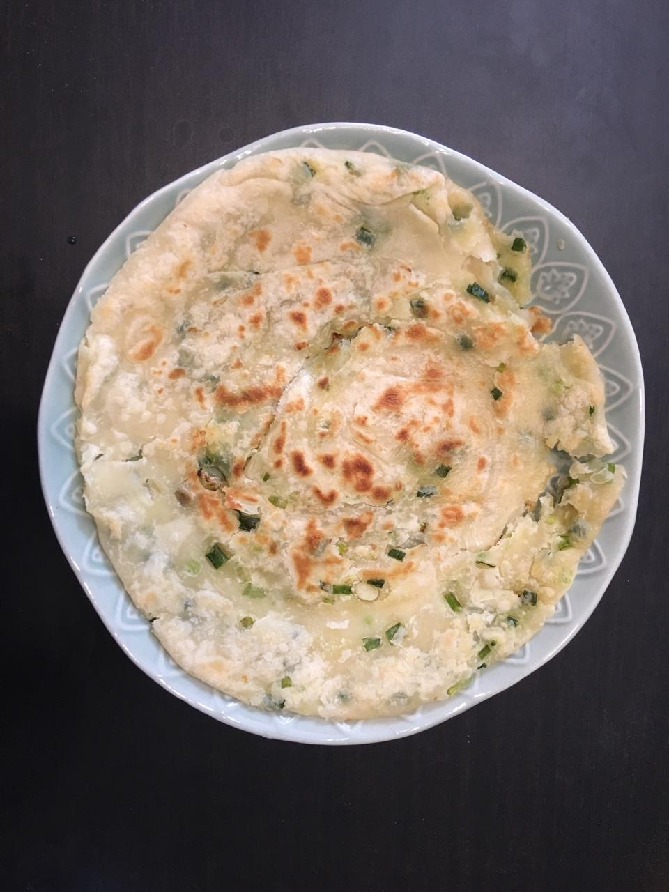 烫面葱花手撕饼