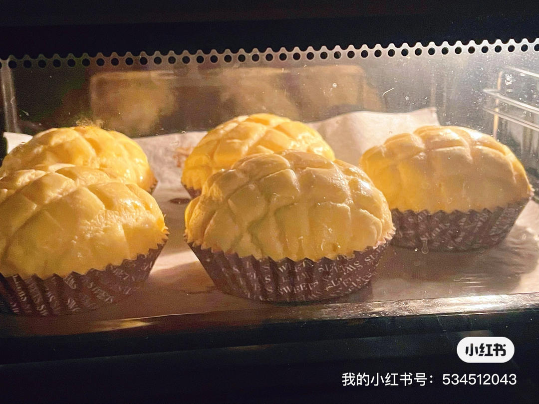 好吃到炸裂的港式菠萝包（附带制作酥皮的小视频）