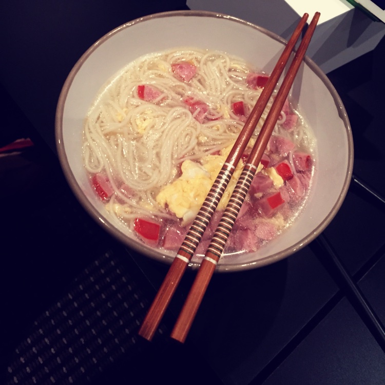 火腿鸡蛋面
