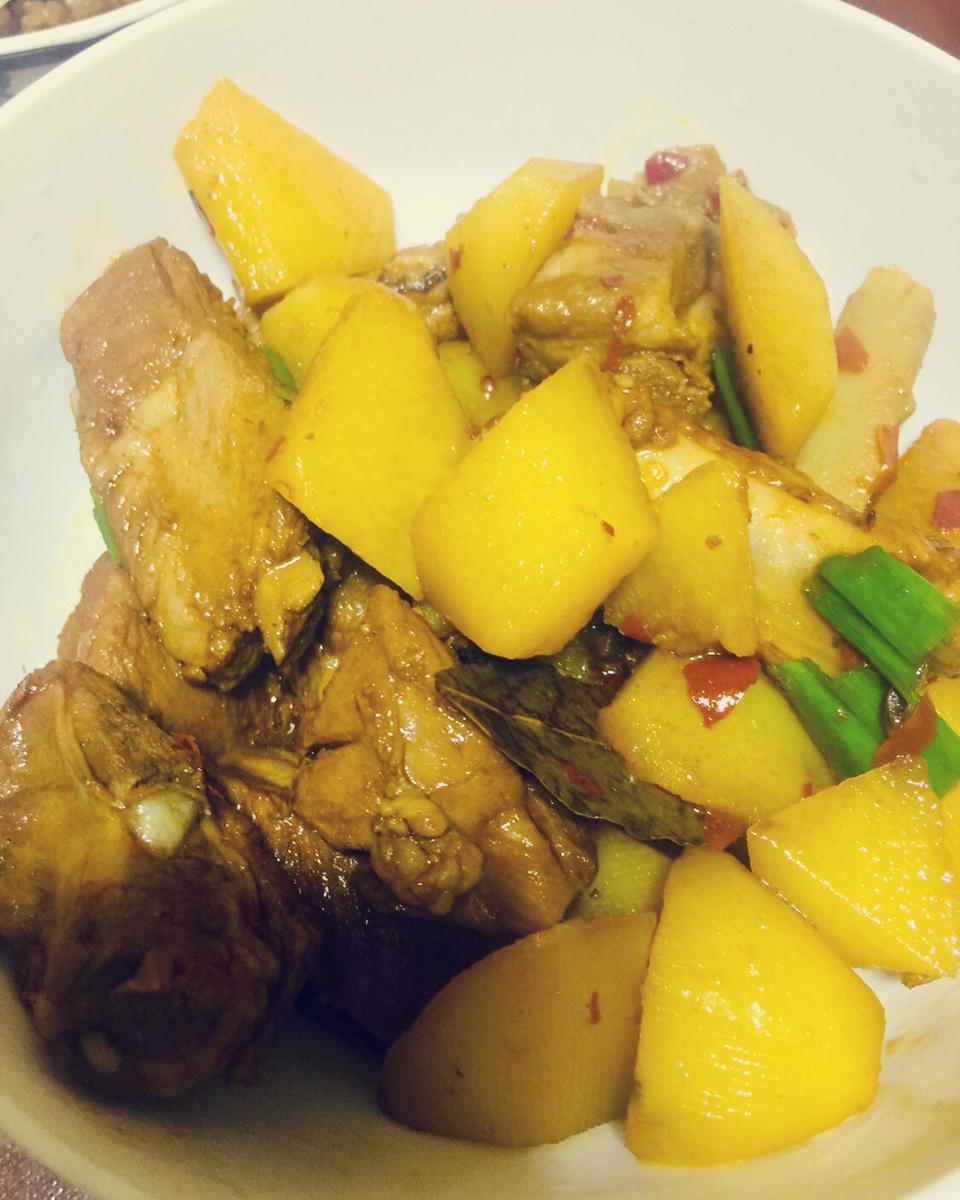 超级下饭的土豆烧排骨