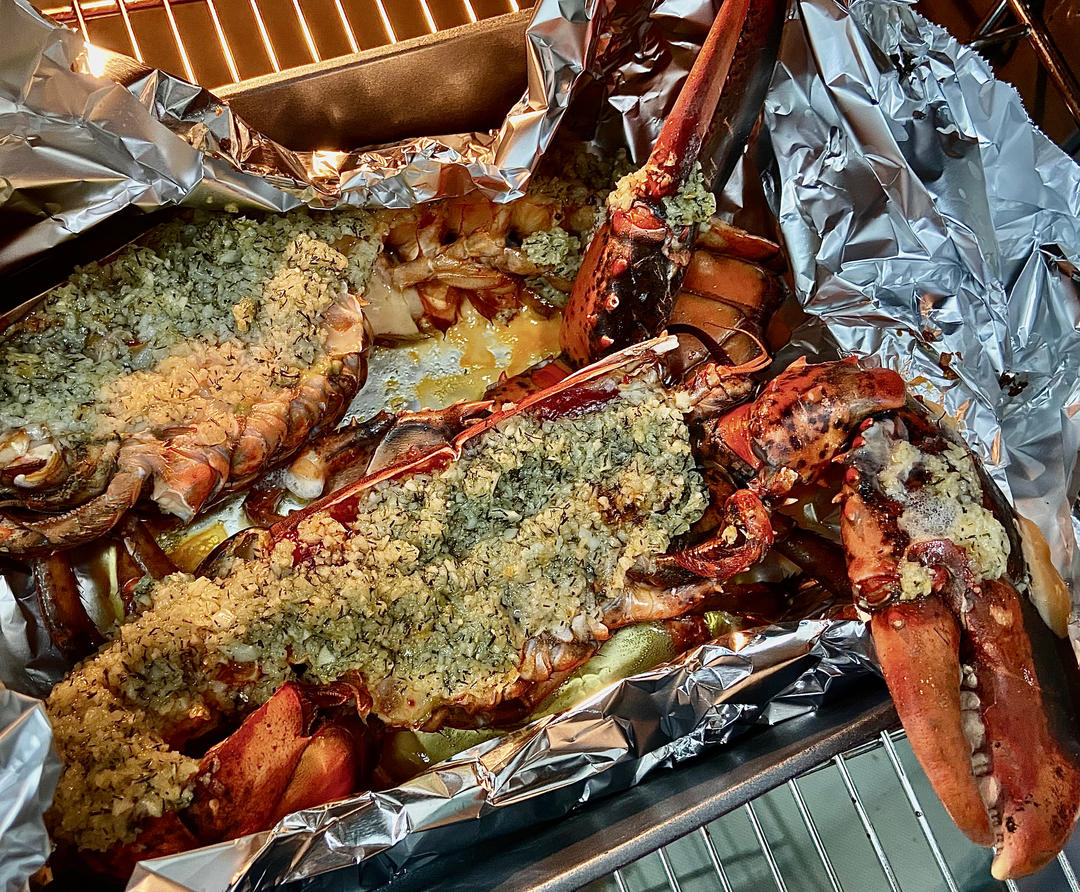 蒜香黄油烤龙虾 Garlic Butter Grilled Lobster