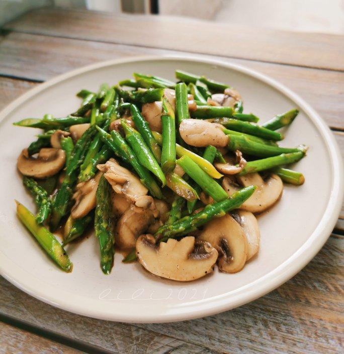 芦笋炒口蘑