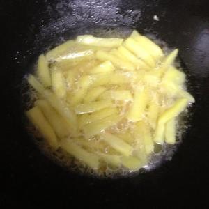 土豆炒咸菜的做法 步骤3