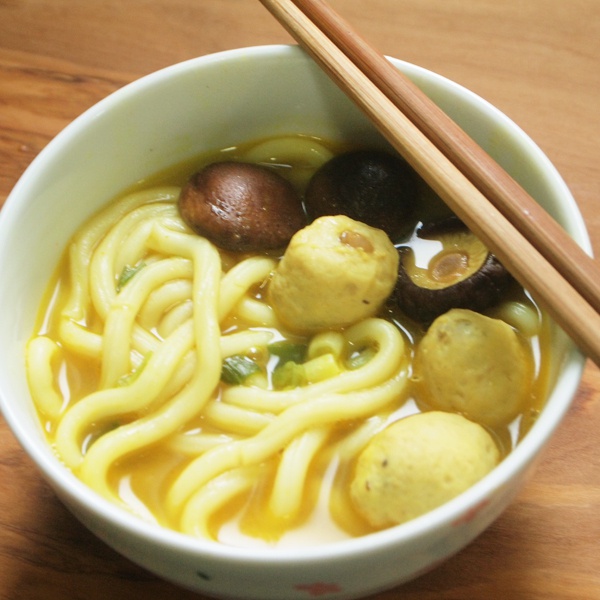 烧饭给安娜做的咖喱鱼丸乌冬面