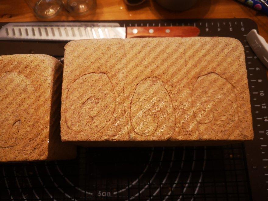 黑全麦波兰种吐司，这么柔软简直怀疑你是个假全麦！