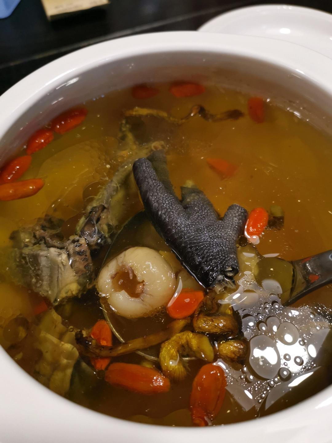 妙龄乳鸽咕咕做的花旗参石斛煲乌鸡