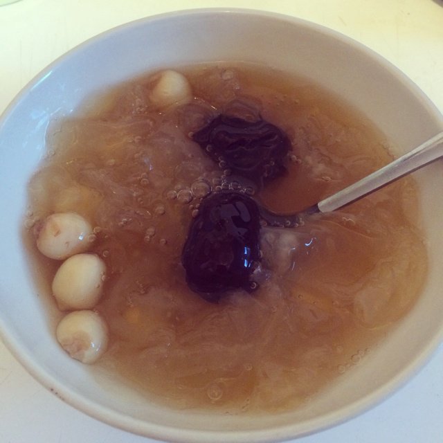 银耳莲子羹