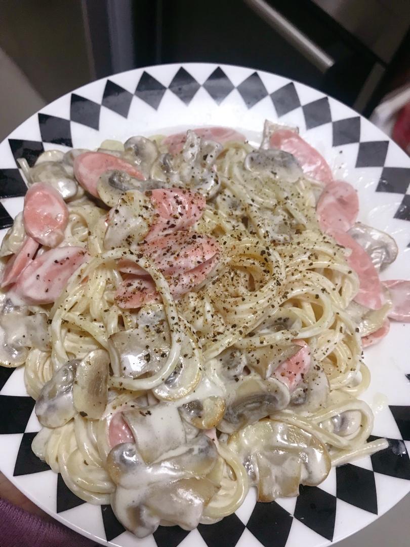 奶油蘑菇培根意面