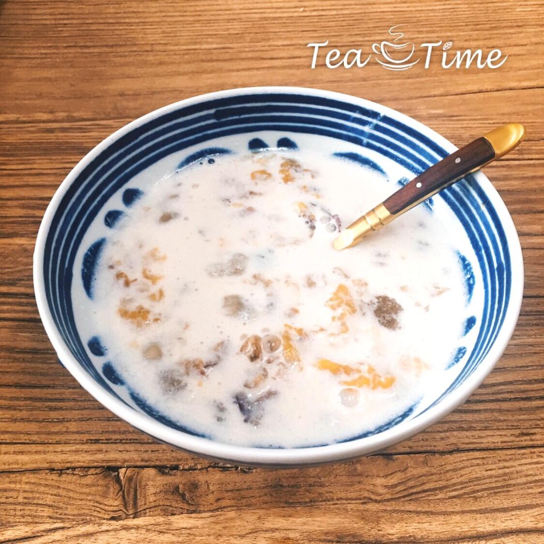 梁食桃胶皂角米炖金耳