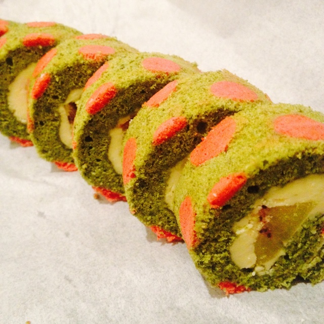 可可奶油波点蛋糕卷