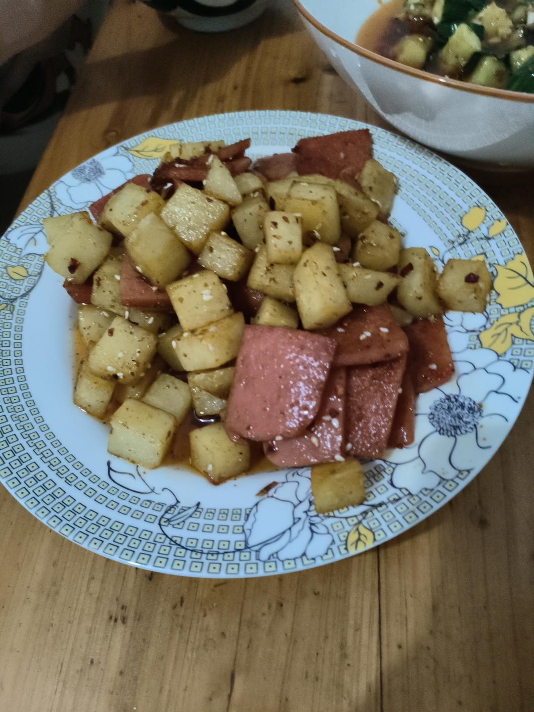 孜然火腿土豆丁