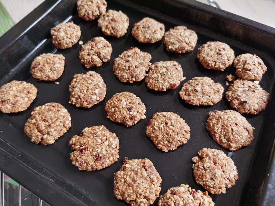 素食:有机燕麦芝麻大饼干