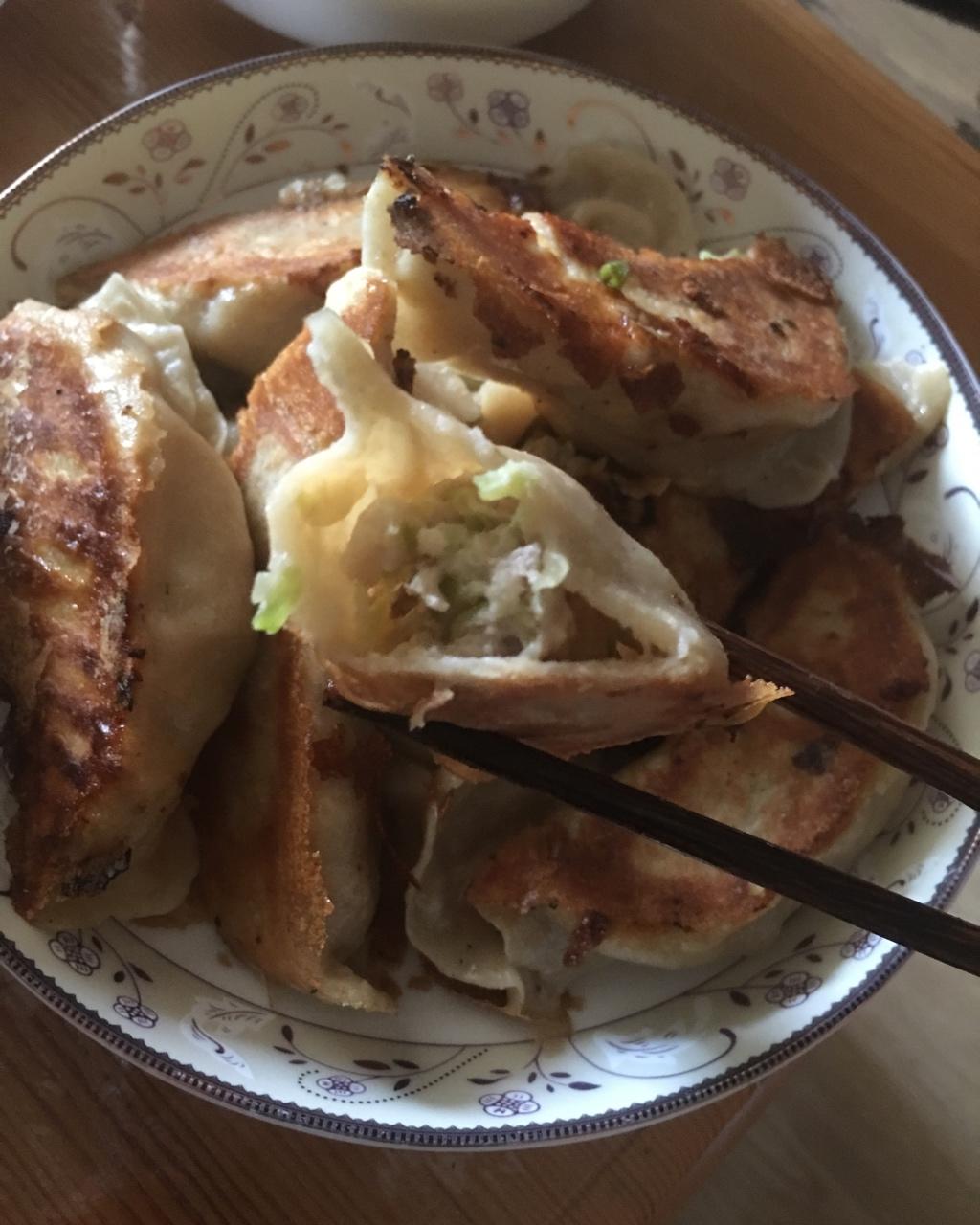 三鲜锅贴 Fried Dumplings
