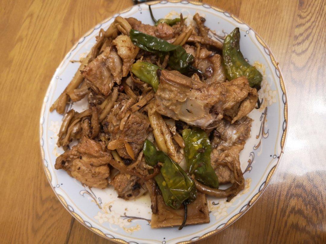 鲜茶树菇烧排骨