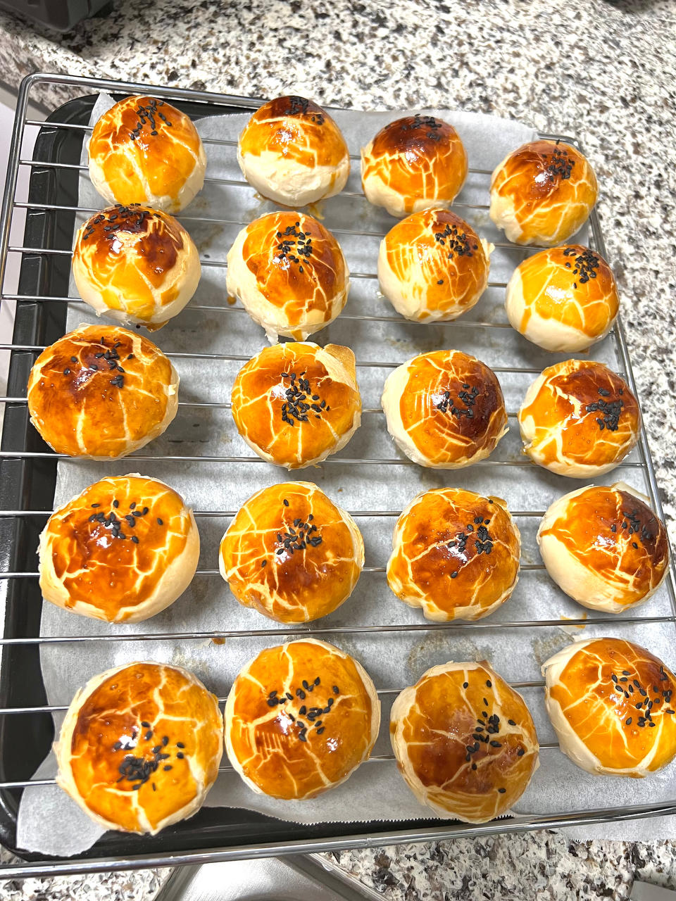 超简单 免揉 酥掉渣的蛋黄酥(超详细附全程视频)不破酥『万能酥皮』