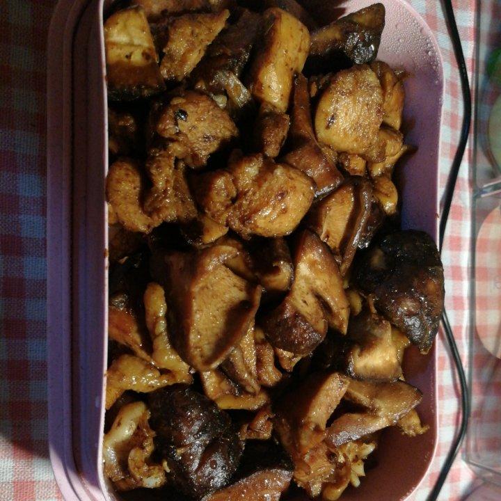 鸡腿肉炒蘑菇