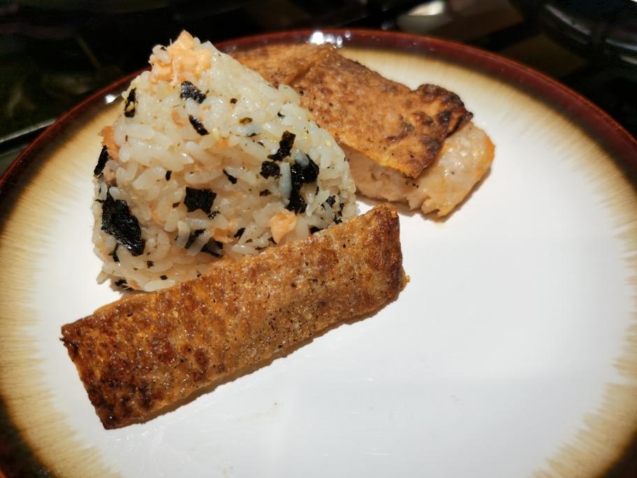 极简三文鱼饭团的做法