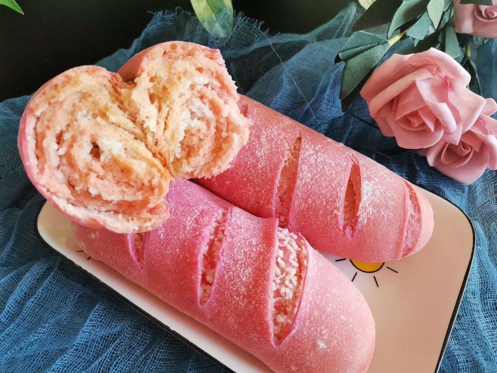 德意吕娟做的火龙果椰蓉面包卷