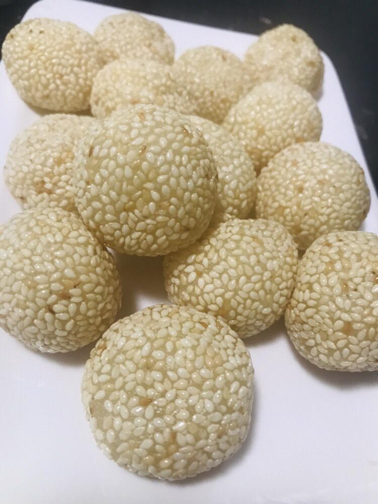 澄面20克,白糖30克,出好猪油20-30克,绿豆馅1盒,白芝麻100克左右