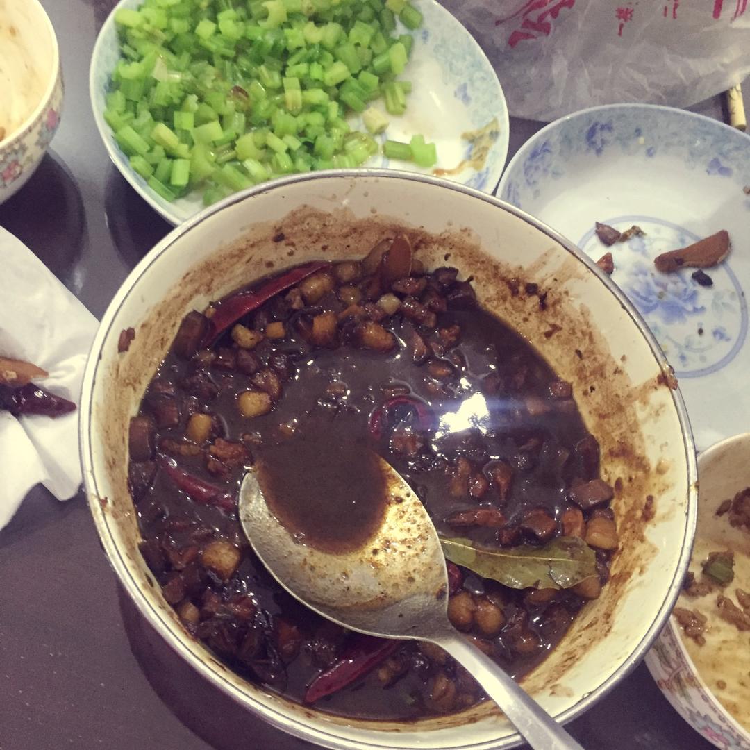 洋葱酥卤肉饭