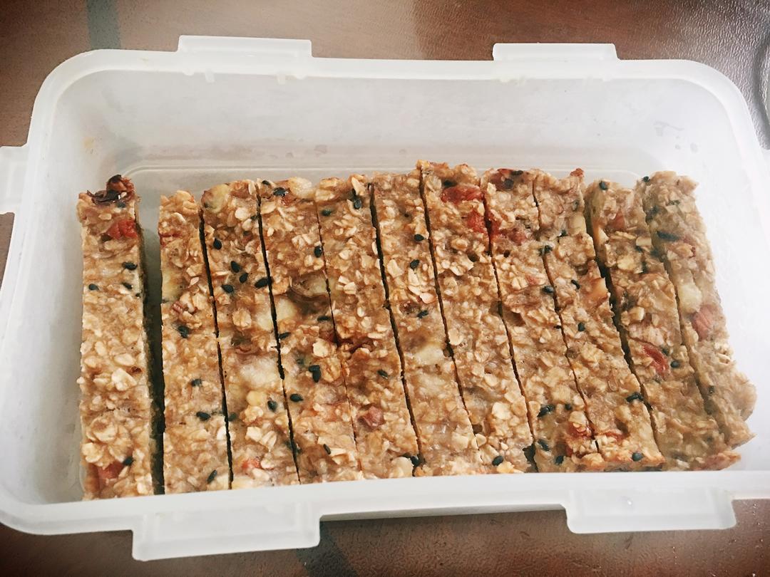 超级简单超快手-无油无糖超级健康的—香蕉燕麦坚果能量棒