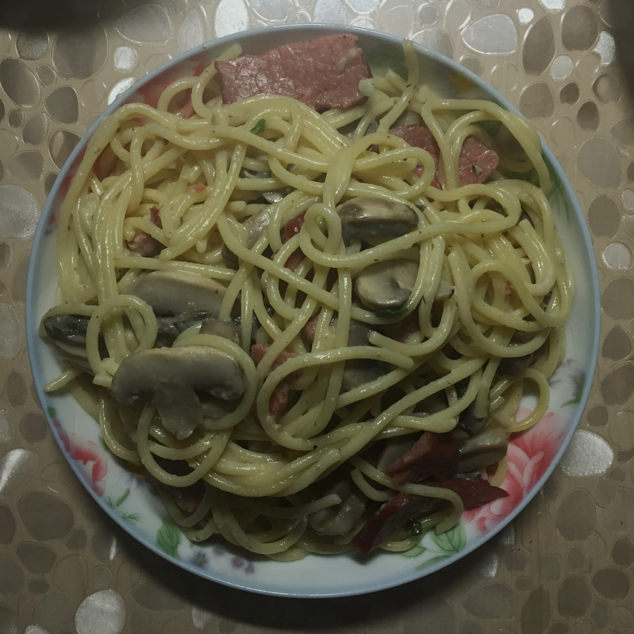 白蘑菇奶油培根意面