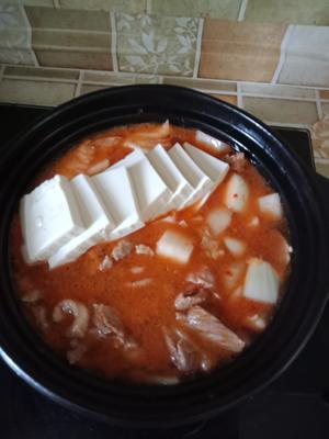 家常版韩式辣白菜豆腐汤的做法 步骤5